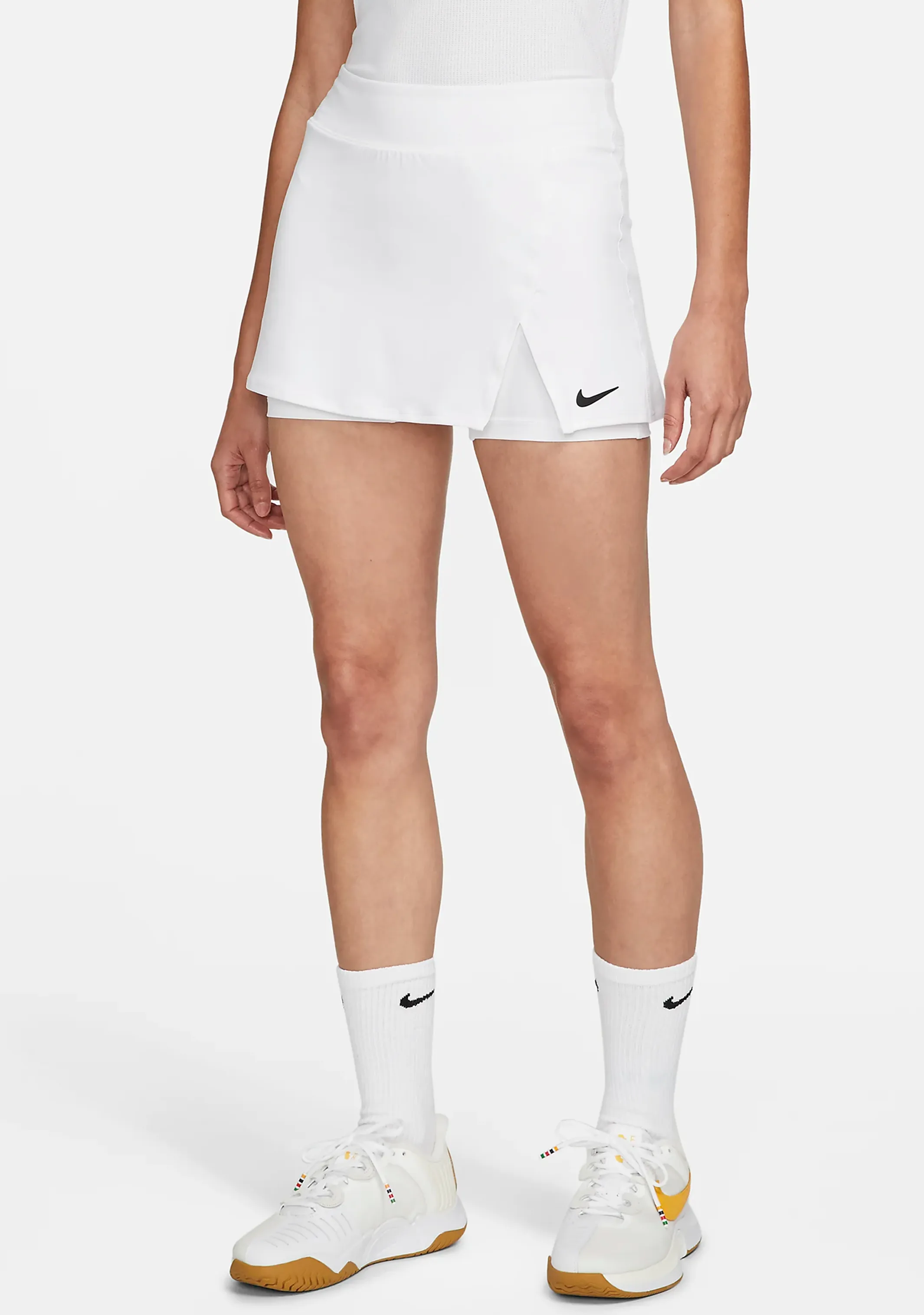 NikeCourt Dri-FIT Victory Women's Tennis Skirt in White