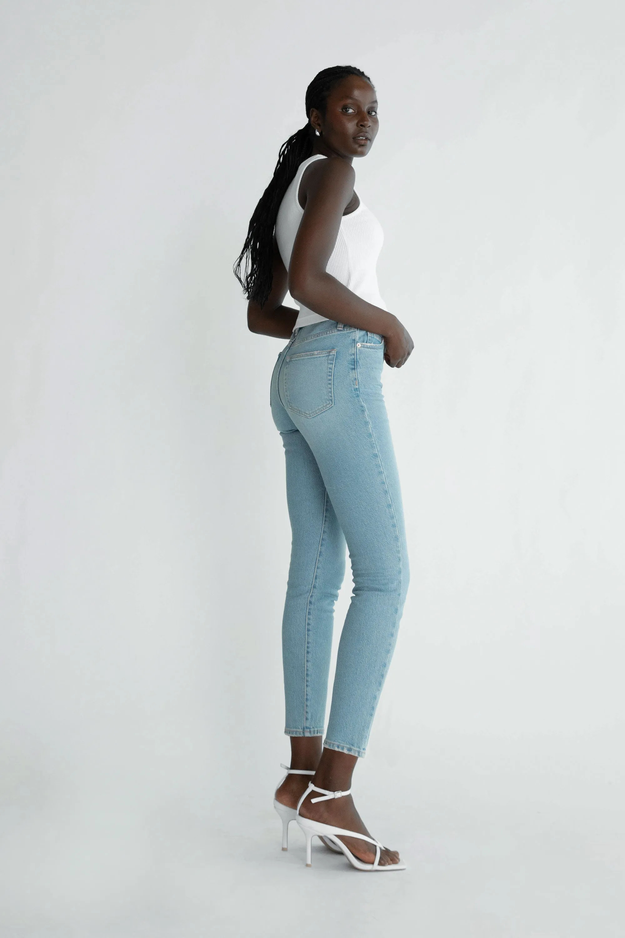 OAK ESSENTIAL SLIM FIT HIGH-RISE JEAN